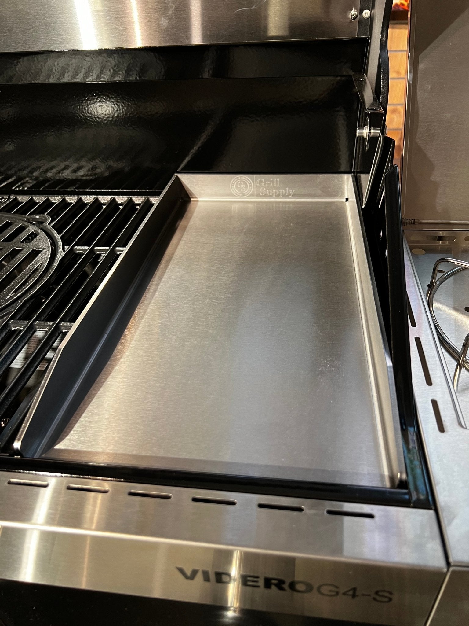 Babossa Plancha, Rösle Videro mit Vario & ohne Heckbrenner - Grillstar.deBabossa Plancha, Rösle Videro mit Vario & ohne HeckbrennerBabossaGrillstar.deP_S_RVW_014262378720065