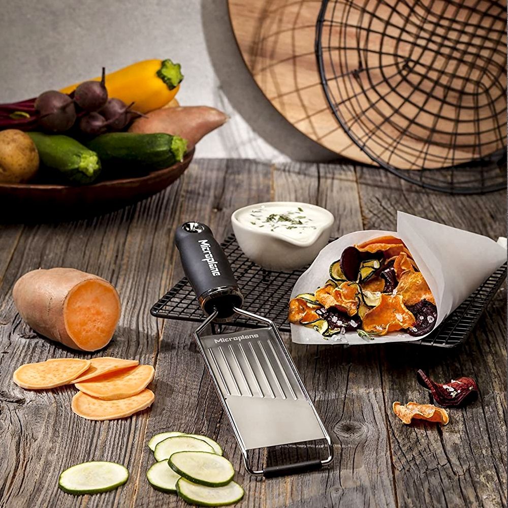 Microplane Profi - Gemüsehobel, Gourmet Serie - Grillstar.deMicroplane Profi - Gemüsehobel, Gourmet SerieMicroplaneGrillstar.de450440098399450445