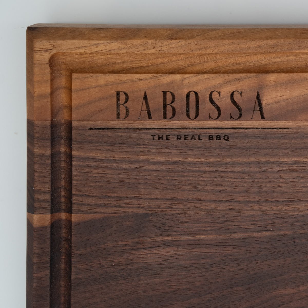 BABOSSA | Nussbaum Schneidebrett L | Naturkante | Saftrille | 44,5x35x4,5 cm - BABOSSABABOSSA | Nussbaum Schneidebrett L | Naturkante | Saftrille | 44,5x35x4,5 cmHolzbrettBABOSSABABOSSA