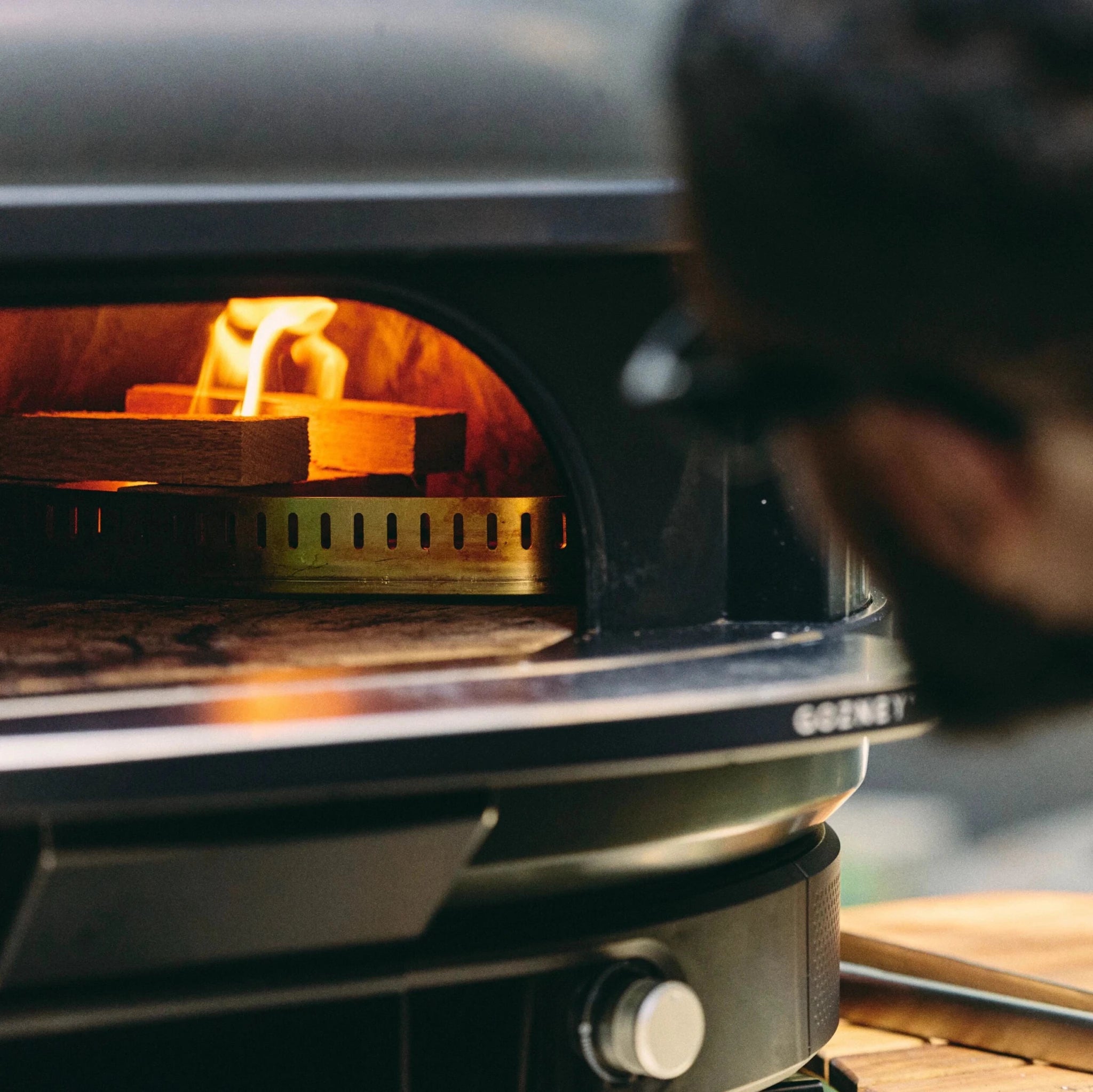 Gozney Dome Gen 2.0 Dual Fuel Pizzaofen - Off Black